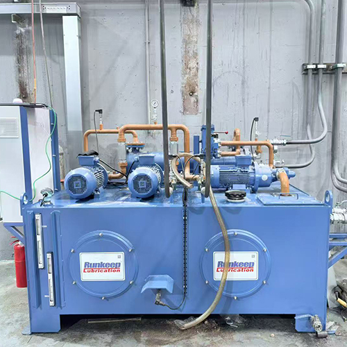 Centralized cooling oil station